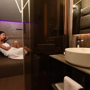 rosa-salva-suites.hotelinveneto.com/
