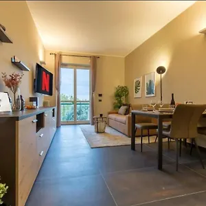 modern-bright-two-bedroom-flat-panoramic-view.it-lombardy.com/
